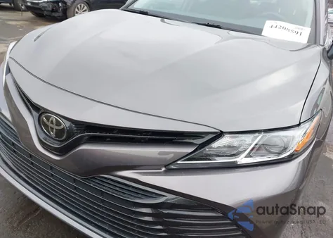 2020 Toyota Camry Le z USA, uszkodzony, nr VIN 4T1L11AK7LU953684